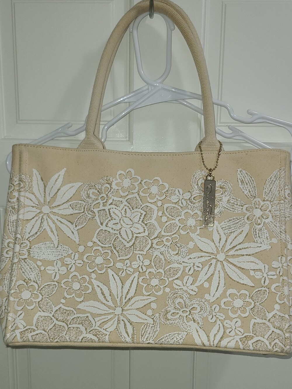 Oscar De La Renta/Neiman Marcus Beige Floral Canvas Embroidered Tote Bag - Picture 3 of 13